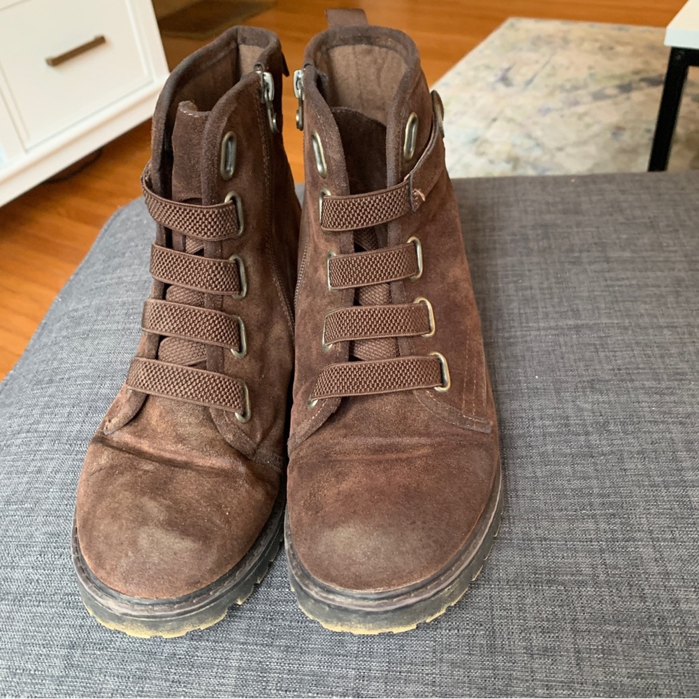 Blowfish brown suede boots